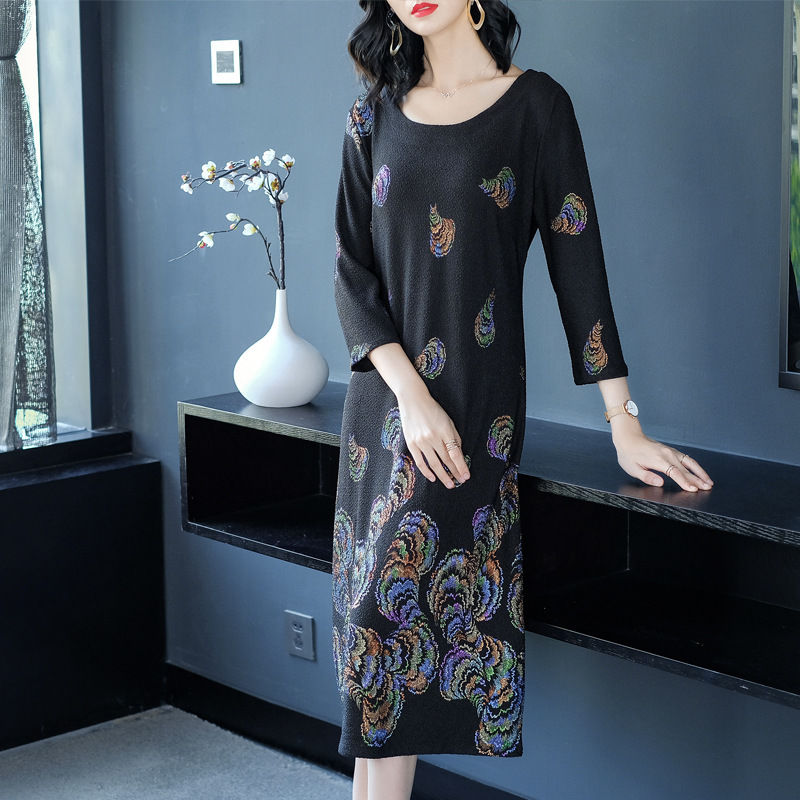 老婆好厉害,有点圆润的脸型烫短发和连衣裙,气色好到发光,真美