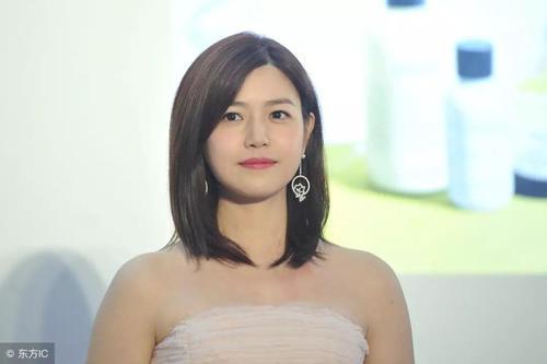 肩膀最宽的女明星评比,蒋欣穿露肩装不如谢依霖