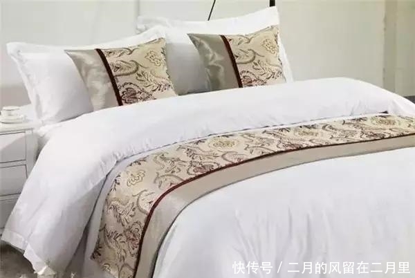 为什么酒店床上总会放一块布?到底有什么用?酒店经理告诉你答案