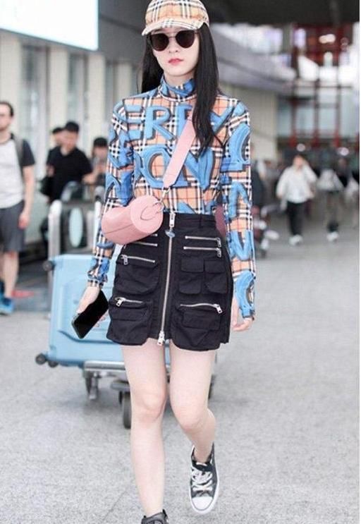 张雪迎被抓拍样貌崩坏，网友：这一脸油，和平时照片里是同个人？