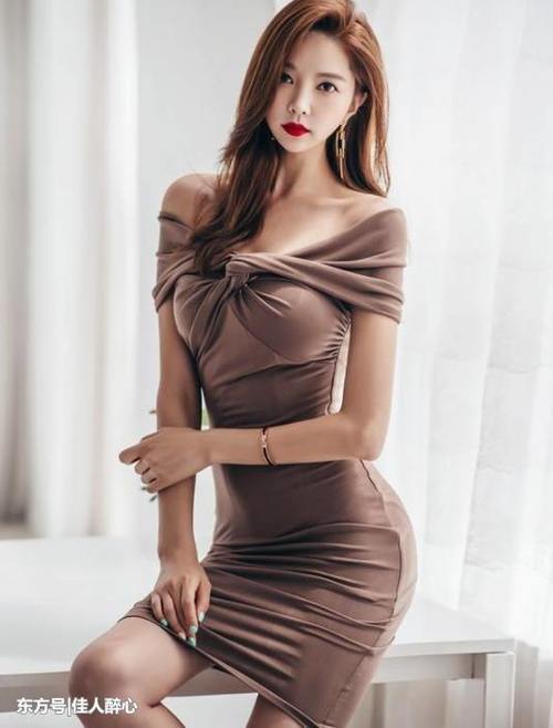 独特魅力的紧身裙美女，塑造身材曲线，散发优雅气质！