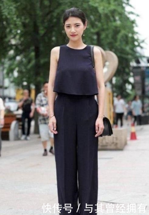  气质|街拍：温柔之至的美女，穿浅蓝色连衣裙，气质温婉动人