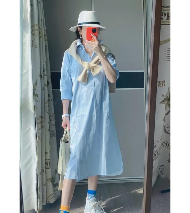  #气质#女人过了三十岁,尽量别穿迷你裙,换上及踝裙吧,更加优雅显气质