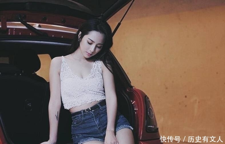 美女■90后时尚美女校花养眼私房写真