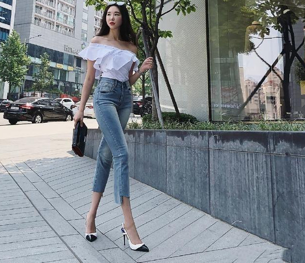 性感美女身穿紧身衣，性感曲线完美展现，这是你女朋友？