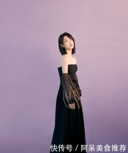 『 增添了几分』身穿黑色抹胸短裙,大长腿抢镜!,宋茜最新大片好性感