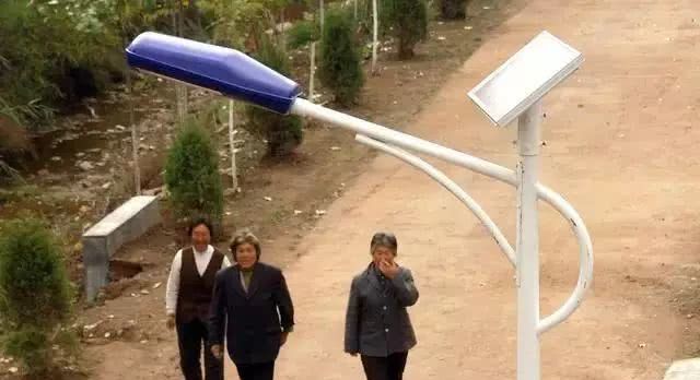 国务院正式通知！“村村通”路灯普及，让农民怨声载道，老农：住