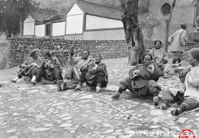  「徒步」百年前泰山老照片风景雄奇，小脚妇女徒步登山