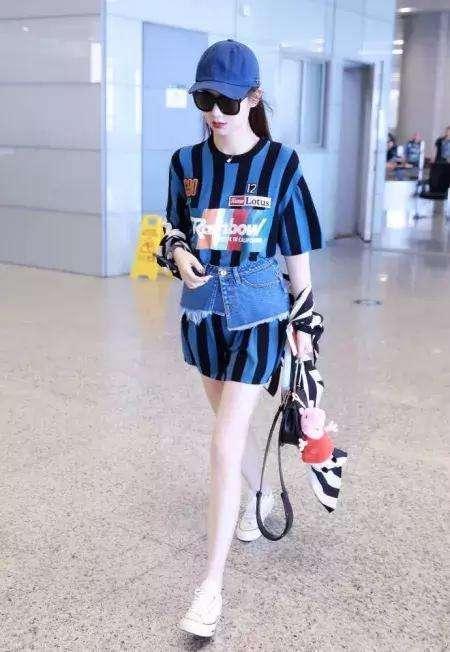 戚薇和董洁太拼了，为显腰型身上系块布，女王淑女差距不是一般的