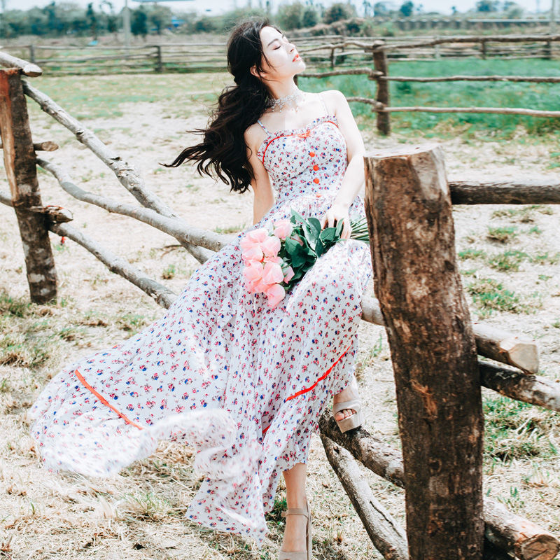 哪个流氓设计的“沙滩裙”，身材苗条曲线婀娜，太迷人了~