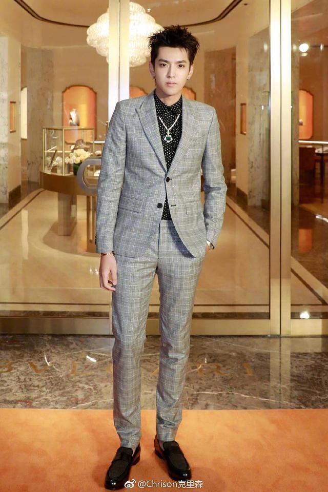 男星条纹西装大比拼，竟然是范丞丞胜出!