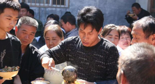 “农村办酒席，舅舅坐上席”，为何舅舅在亲戚中的地位如此高？