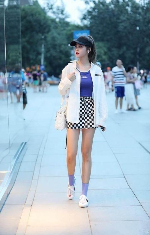 街拍：美女身高和身材真是好，气质女神！