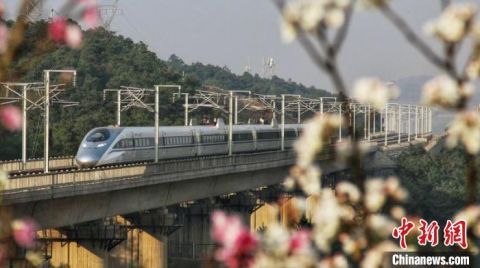  客流■云南铁路清明假期发送旅客31.8万人次