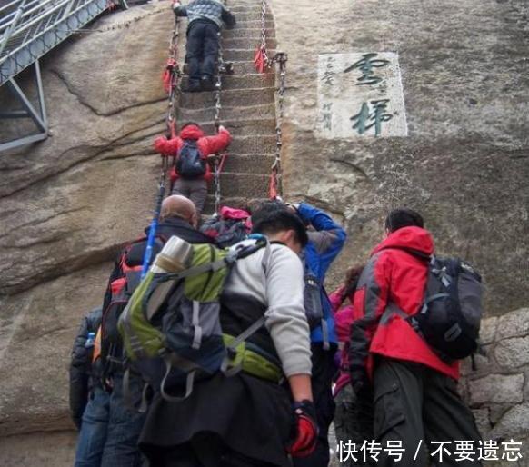  #我国#我国最“凶险”的楼梯，垂直90度必须借助绳索，开爬后就不可反悔
