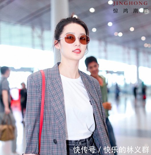 李沁有80斤这么紧的短裙都塞得进去，网友再胖一点都穿不下