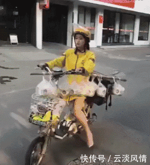 搞笑GIF:每个外卖小姐姐,都有一个强悍的心