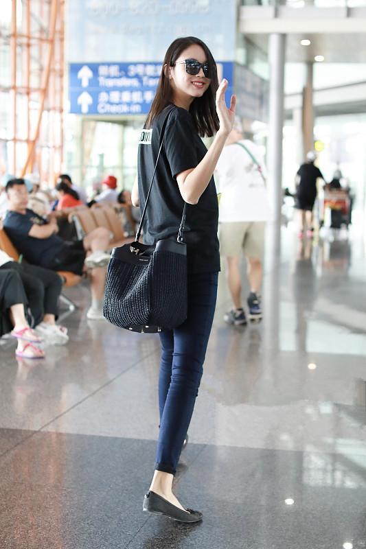 张梓琳太高了！仅仅一条牛仔裤就穿出腿长一米，网友：逼死普通人