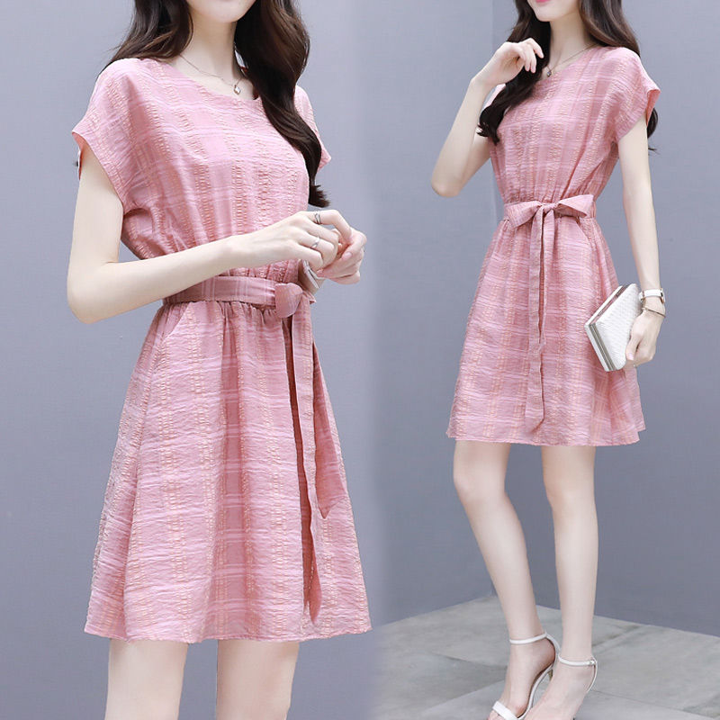 为什么男人会觉得穿裙子的女人更好看呢?总会比裤装多出几分妩媚