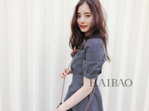 范思哲  集结四位风格女神，亲身示范七款Versace Icon包袋