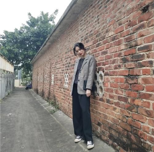 『特别』2020年流行的西装阔腿裤,“这样穿”显瘦又百搭,秒变腿精女孩!