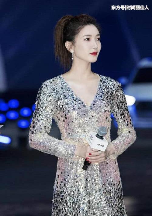 江疏影好有架势，31岁穿衣气势完全不输，霸气女王气场全开