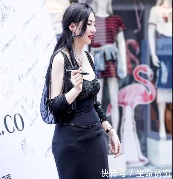 深圳美女街拍 对于女性身材来说，穿着好看下，没有对比就没伤害