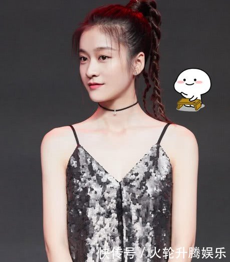 迪丽热巴张雪迎同穿吊带,胖迪一个部位碾压,长的胖也好看