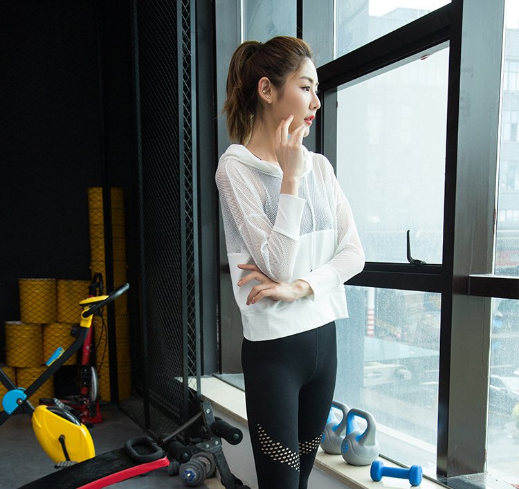 健身房的女人真敢穿,紧身的衣服勾出迷人的曲线美,太迷人了