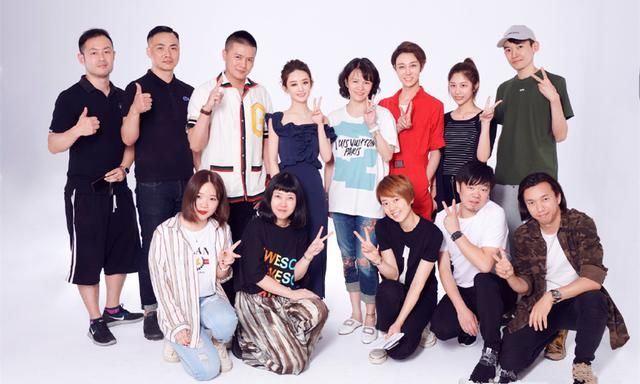 31岁赵丽颖如今私服衣品开挂,连衣裙穿出新花样,竟变得如此时髦