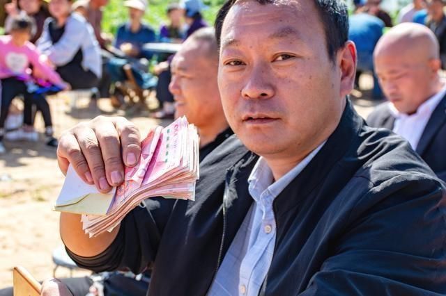 农村这3个补贴已经到账，很多人还不知道，快去银行“领钱”吧!