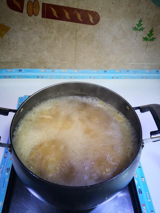  「淡斑」她48岁却像28岁，原因竟是每天吃“它”，祛除淡斑，皮肤紧致