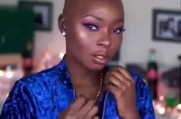 非洲姑娘“教科书”般化妆术，妆前妆后判若两人，直男都看呆