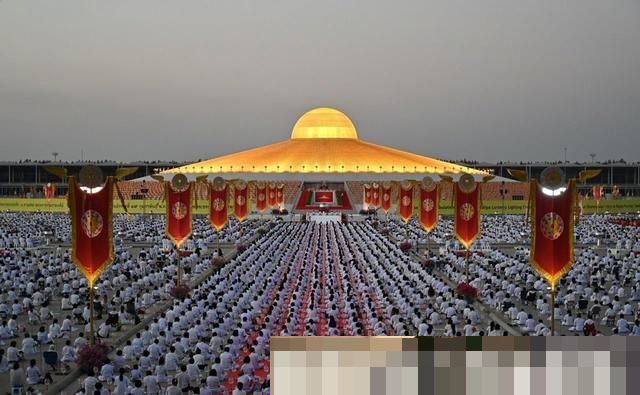 世界上最大道场，建于沼泽之上，供奉百万尊佛像