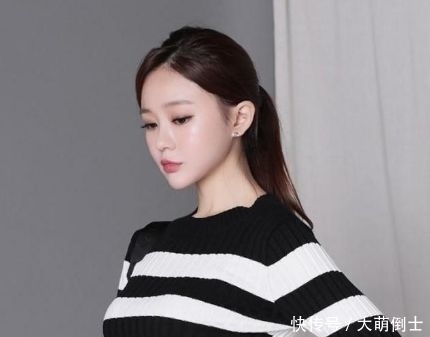 『尽显』街拍:羞涩可人的小姐姐,大长腿十分亮眼,尽显性感女人味