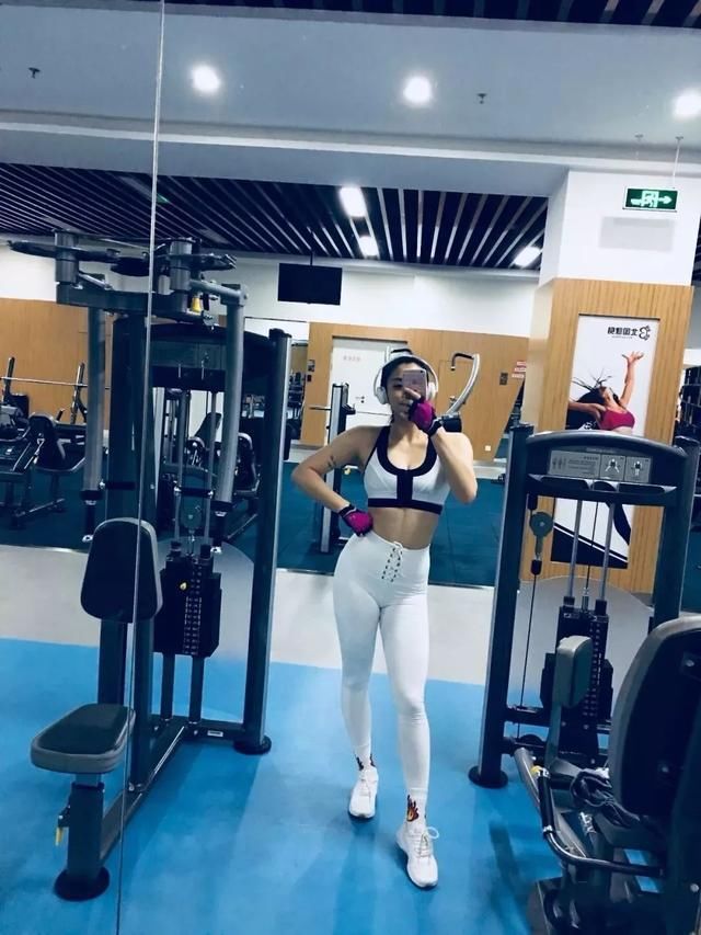 从油腻中年妇女到健身比基尼选手，这位小姐姐1年的逆袭太惊艳!