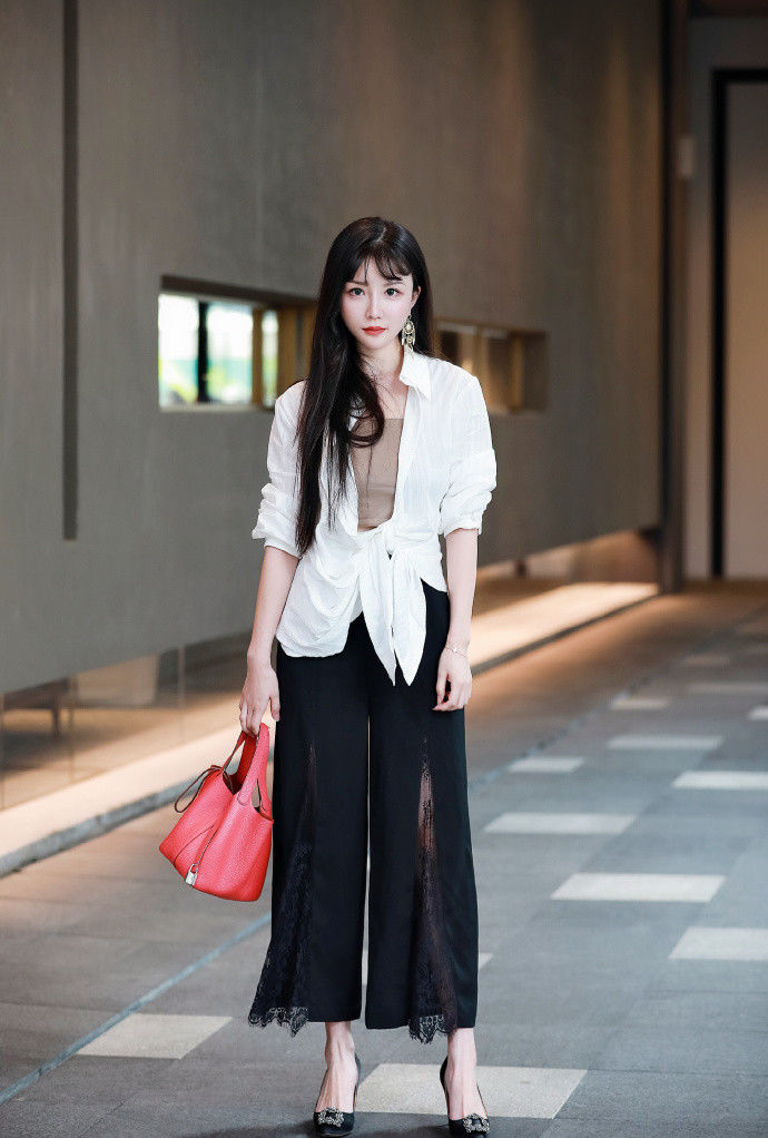 成都街拍，自信的魅力与高颜值相呼应，秀出不一样的美!