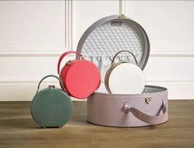 时装精们都不甘心撞包，她们把目光瞄准了这些小众却有格调的宝贝