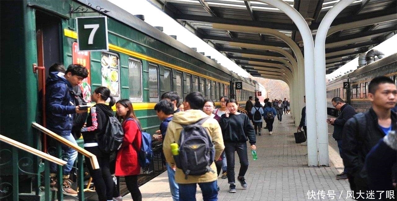 「高铁」中国高铁这么发达，为什么还不淘汰绿皮火车？第三点说