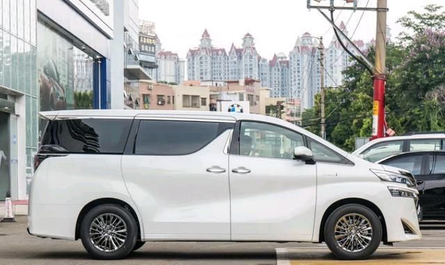  『豪车』低调奢华大七座豪车，2.3吨油耗7.1L，双侧电滑门，全系四驱