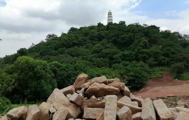 重庆主城这座公园开放1年便荒废，内有著名古塔曾是重庆航标