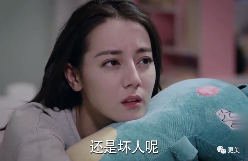 热巴素颜or化妆都是NO.1，却被这位普通妹子的邪术秒杀?