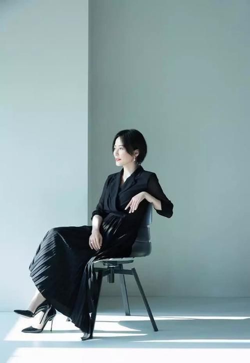  显瘦@百褶裙到底有多美？普通女孩“变仙记”，就这么穿