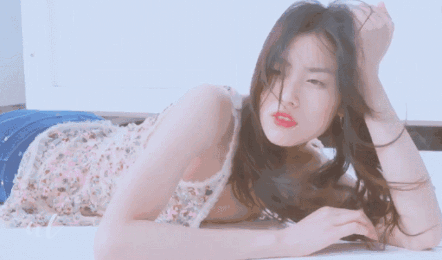 夏季，穿上这3件上衣，让你美得超性感!