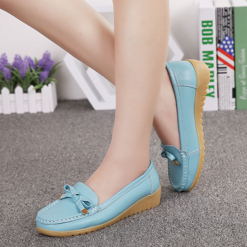 女人40岁后，别穿太高的高跟鞋，这些轻便的女鞋，秋天穿养脚