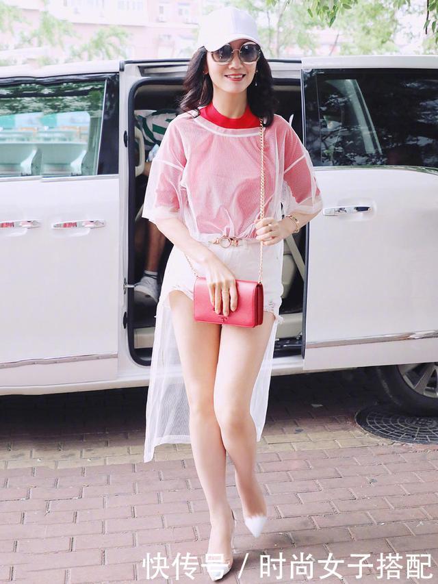 63岁赵雅芝真会穿，4套热裤造型秀长腿，网友：美了整个夏天！