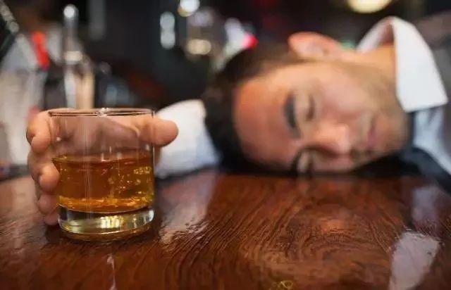 喝多:经常应酬,喝多了难受有什么办法?解酒妙招拯救你!