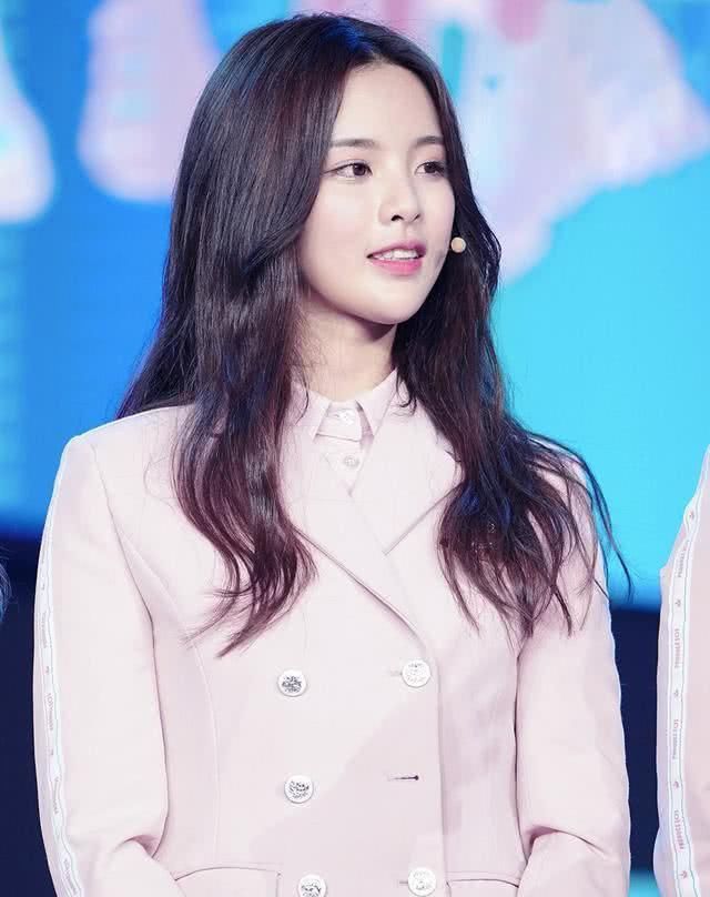 不少■杨超越又接新代言，造型精致身材却掉线，依旧是“季抛代言人”？