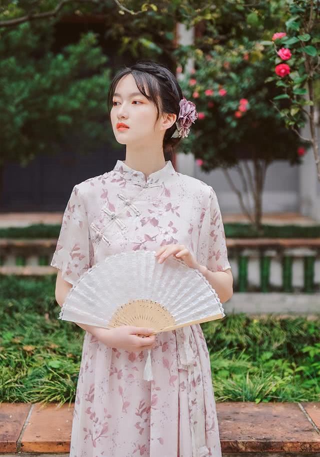  『改良后』今年这款“旗袍裙”火的一塌糊涂，优雅自然，美得清新脱俗又显瘦