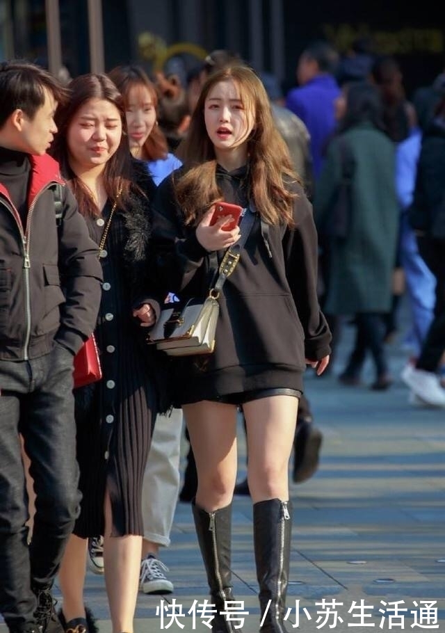 【清纯】街拍:清纯的美女,在阳光照耀下,更加迷人